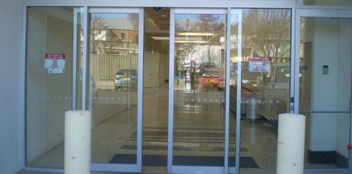 Auto sliding doors reduce costs in air-conditioned buildings