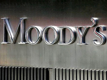 Moody's considers downgrading top US banks