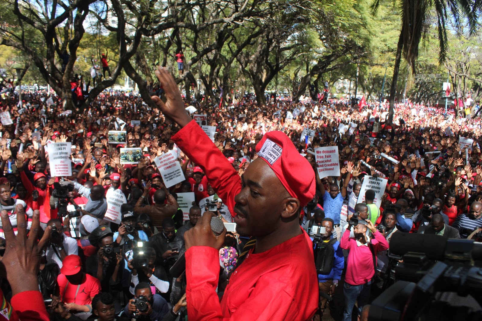  Zimbabwe tension mounts as polls beckon