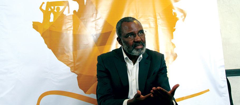Electorate begs Nkosana Moyo for beer, T-shirts