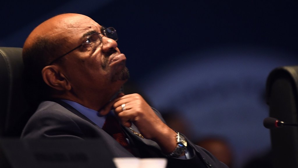Sudan rubbishes reports Bashir has fled to Zimbabwe for asylum